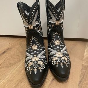 Womens Black Embroidered Floral Boots Ankle Mid Heel Western